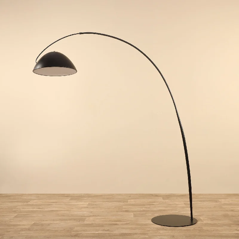 Metal Floor Lamp with a Matte Black Finish for a Sleek LookFloor Lamp