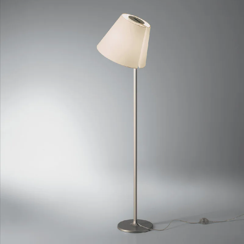 Wood Floor Lamp with Natural Grain for a Warm and Organic FeelMelampo Floor